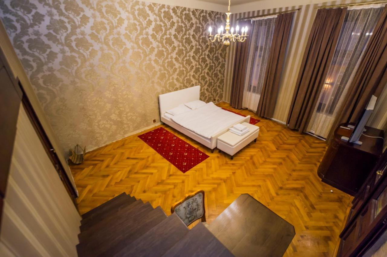 Aristocrat Vintage Apartment Brasov Exterior photo