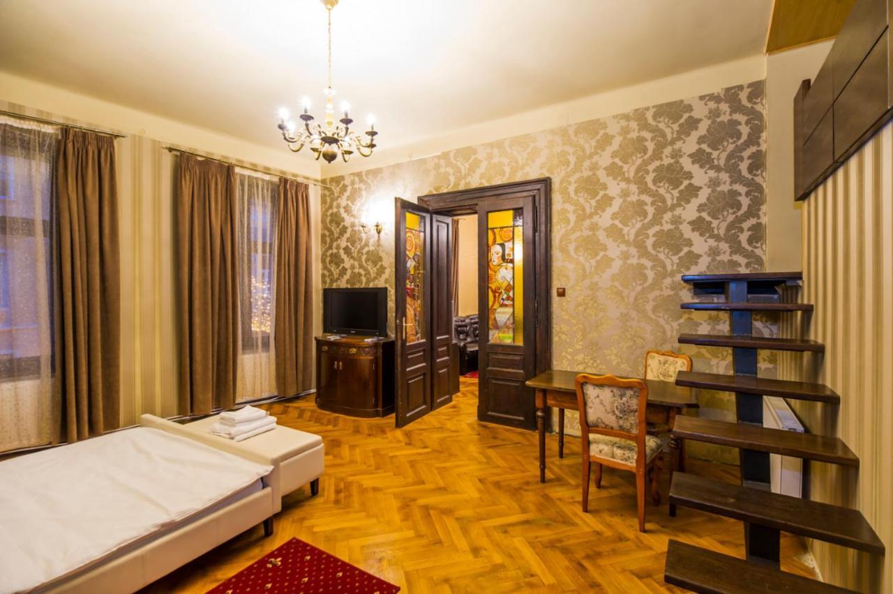 Aristocrat Vintage Apartment Brasov Exterior photo
