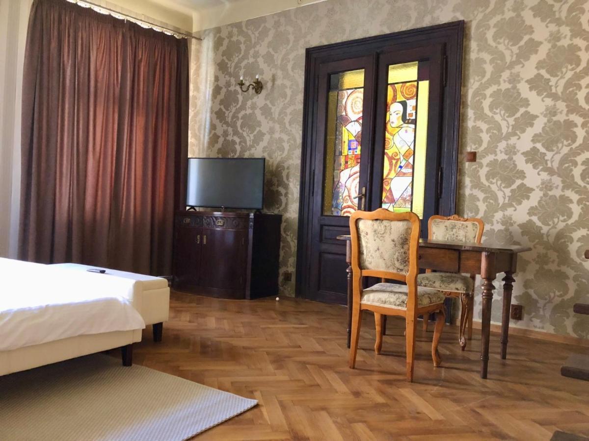 Aristocrat Vintage Apartment Brasov Exterior photo