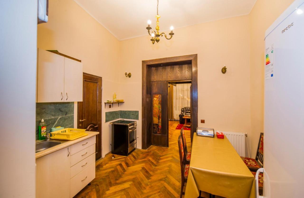 Aristocrat Vintage Apartment Brasov Exterior photo