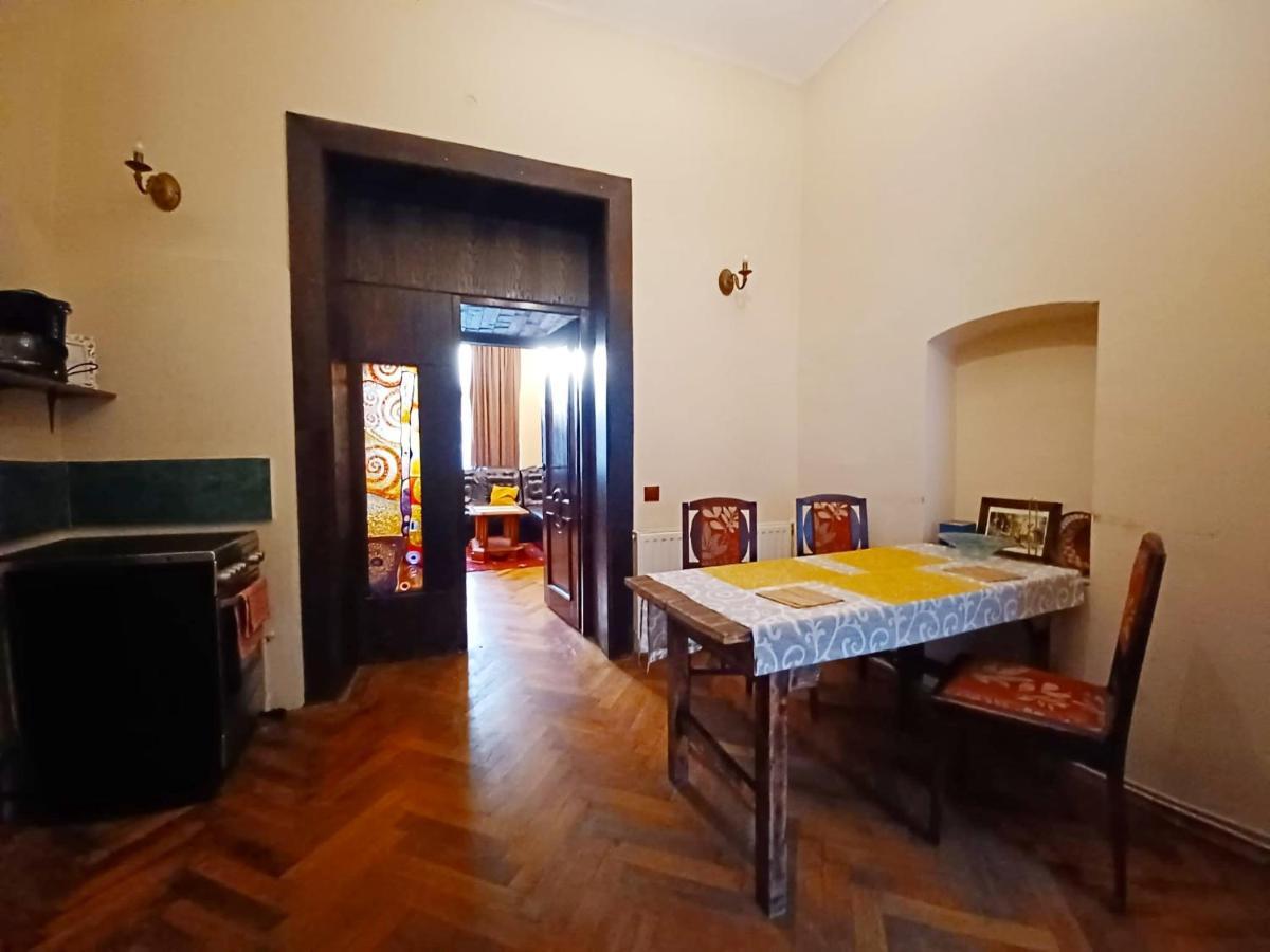 Aristocrat Vintage Apartment Brasov Exterior photo